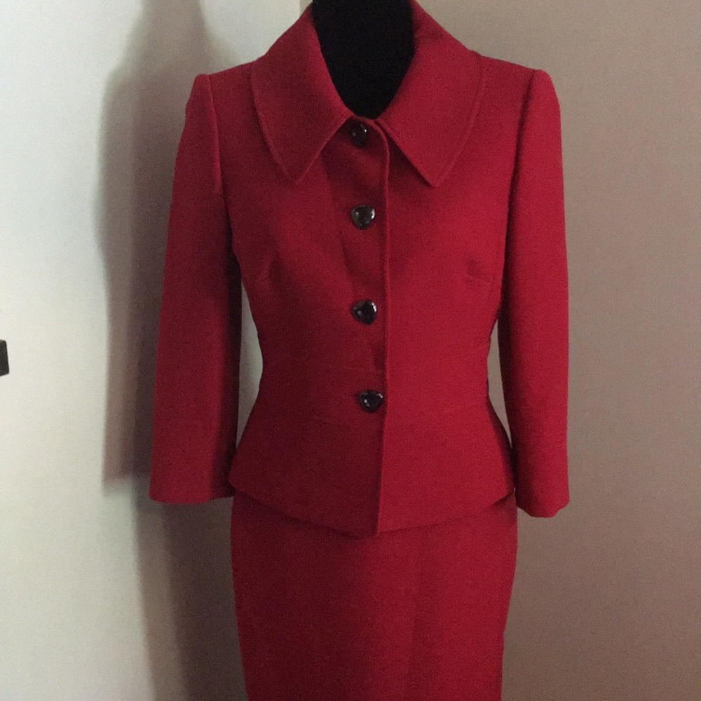 Tahari 2 pc suit
